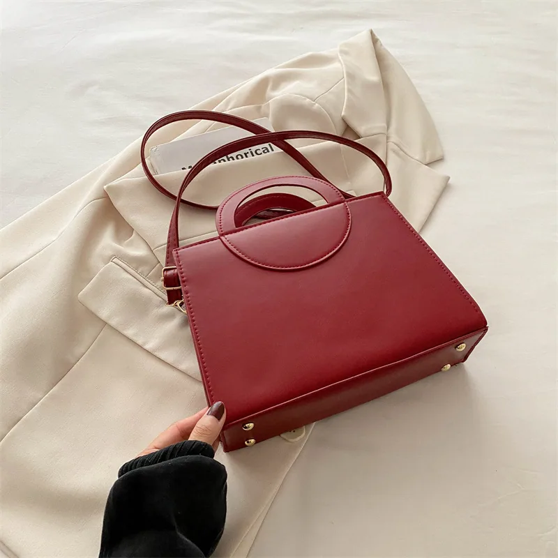 French small bag women's 2024 new summer trend fashion retro shoulder crossbody bag hand-held versatile commuter bag