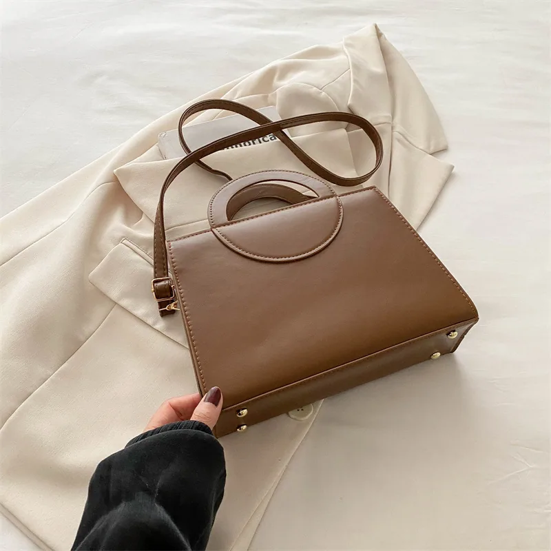 French small bag women's 2024 new summer trend fashion retro shoulder crossbody bag hand-held versatile commuter bag 4