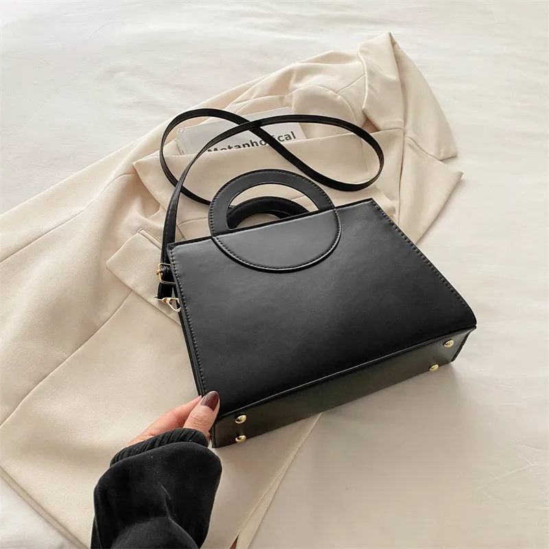 French small bag women's 2024 new summer trend fashion retro shoulder crossbody bag hand-held versatile commuter bag 2