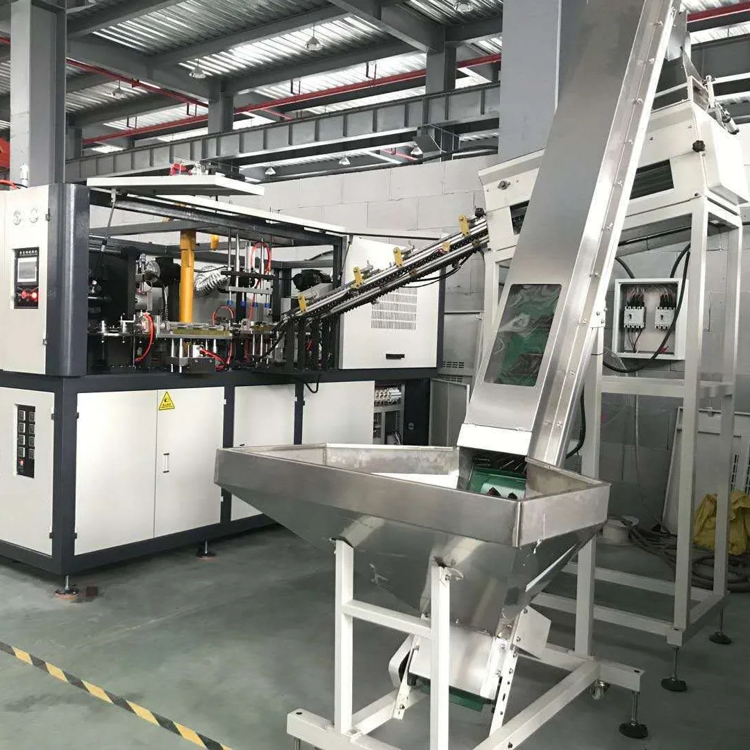 Der Hersteller aus Taizhou produziert und verkauft automatische PET-Pestizidflaschen, eine von zwei Kunststoff-Blasformmaschinen 9