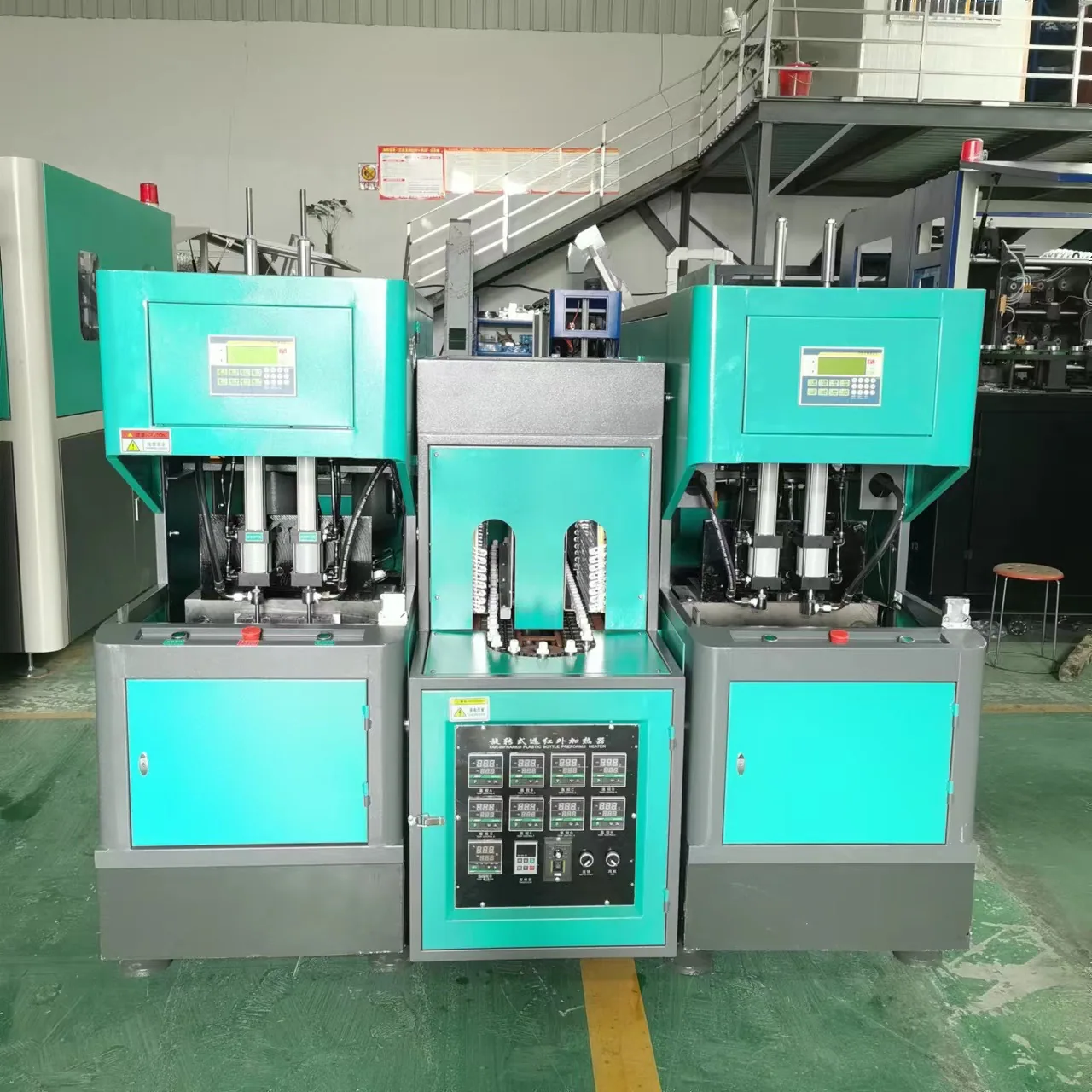 Taizhou usine directe machine de moulage par soufflage de plastique bouteille de boisson ligne de production automatique un sur quatre PET à grande vitesse blo 7