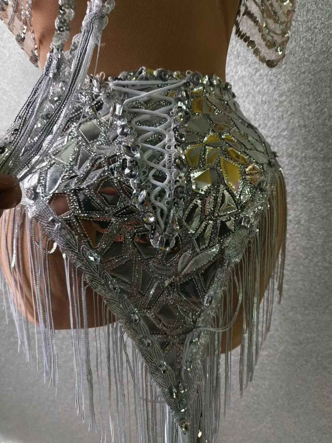Cross border hot selling sequin fringe backless short skirt with multiple colors to choose from, nightclub female singer Gogo