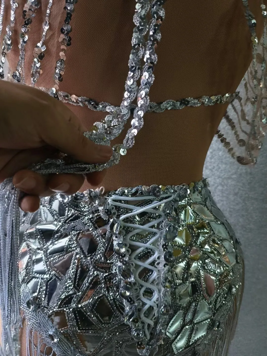 Nightclub female singer Gogo performance outfit size chart, cross-border hot selling sequin tassel sexy backless short skirt,