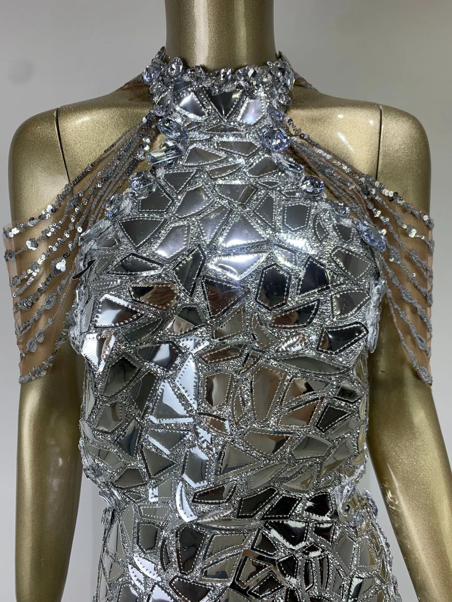 Sparkling fringe short skirt in multiple colors, available for nightclubs, gogo performance costumes, color and style differe