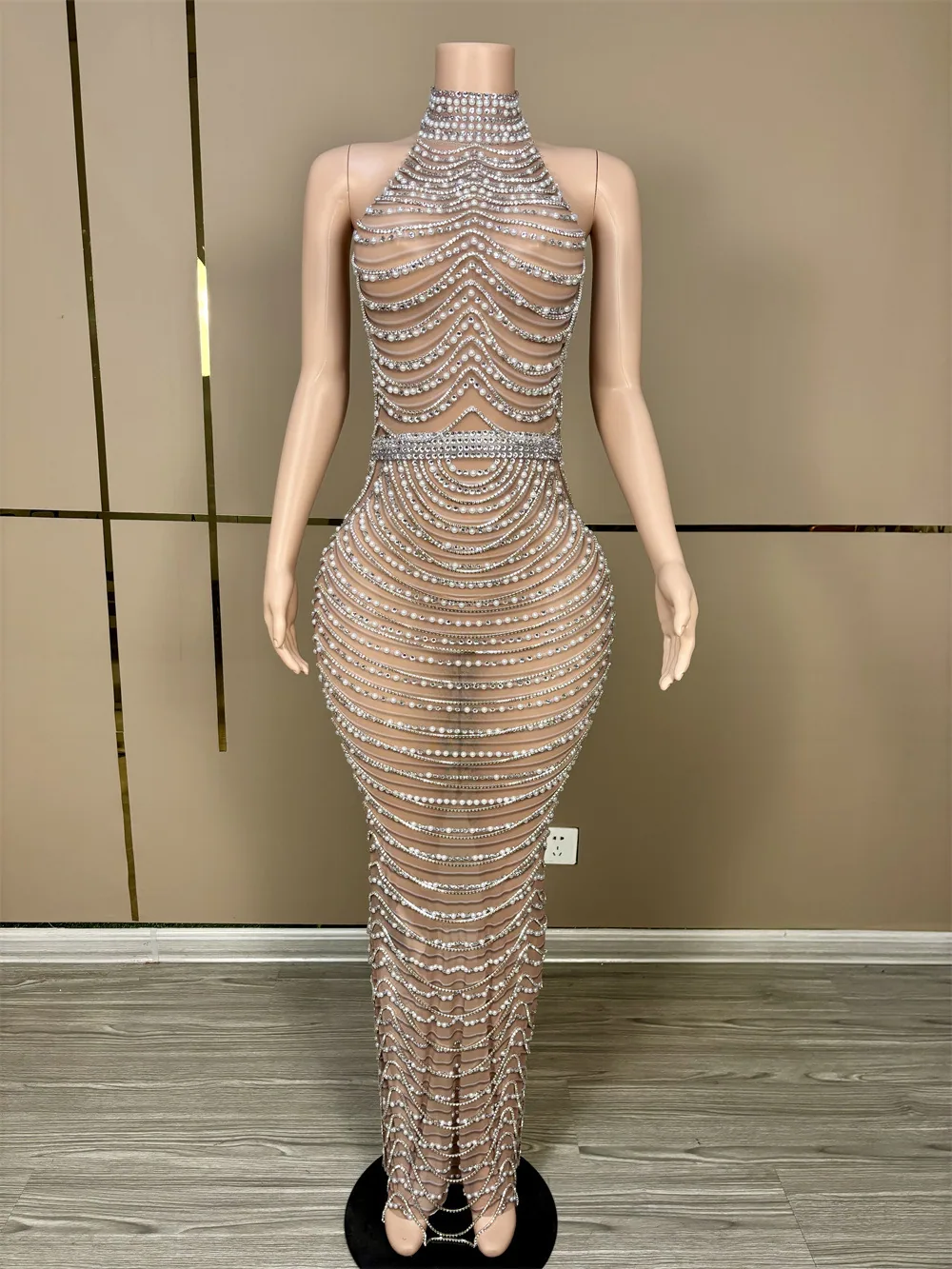 High-end fashion sexy halterneck backless pearl diamond chain long dress elegant banquet evening dress performance dress