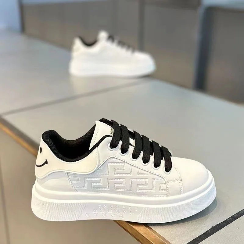 Fall 2024 men's shoes new breathable white shoes for boys Trend versatile platform sneakers casual board shoes