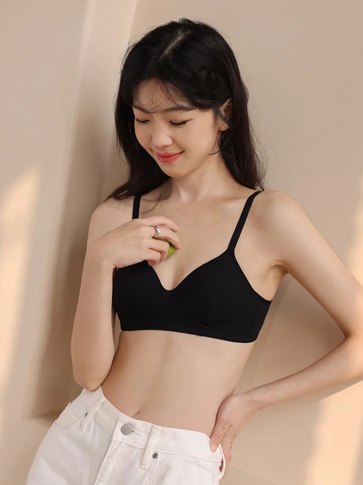 Japanese girl thin student underwear without underwires, small breasts for high school students, gathered without marks, comf