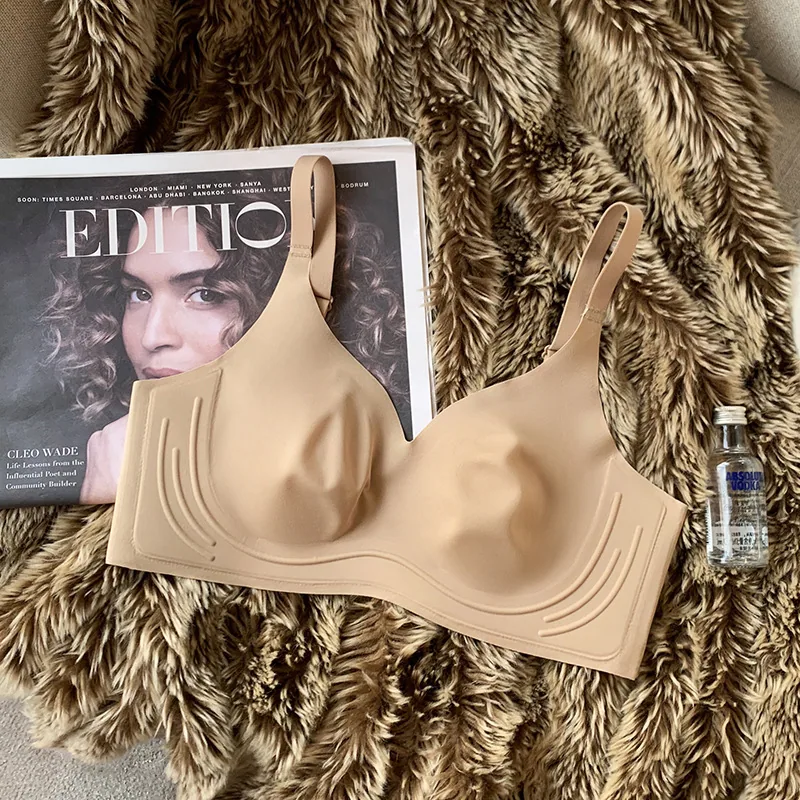 Japanese ultra-thin seamless rabbit ear cup underwear women's big breasts look small and slim and breathable, and the auxiliary 2