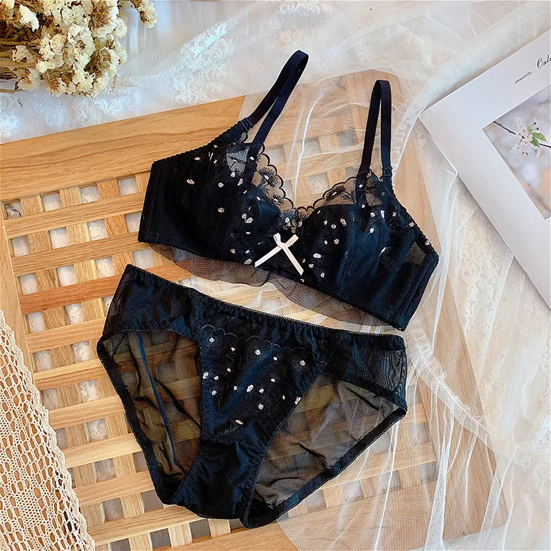 Kristal bardaklarla süslenmiş romantik çiçekler, ince kız çocuk iç çamaşırları, toplanmış küçük göğüsler, seksi büyük göğüsler, küçük sütyen takımı 6