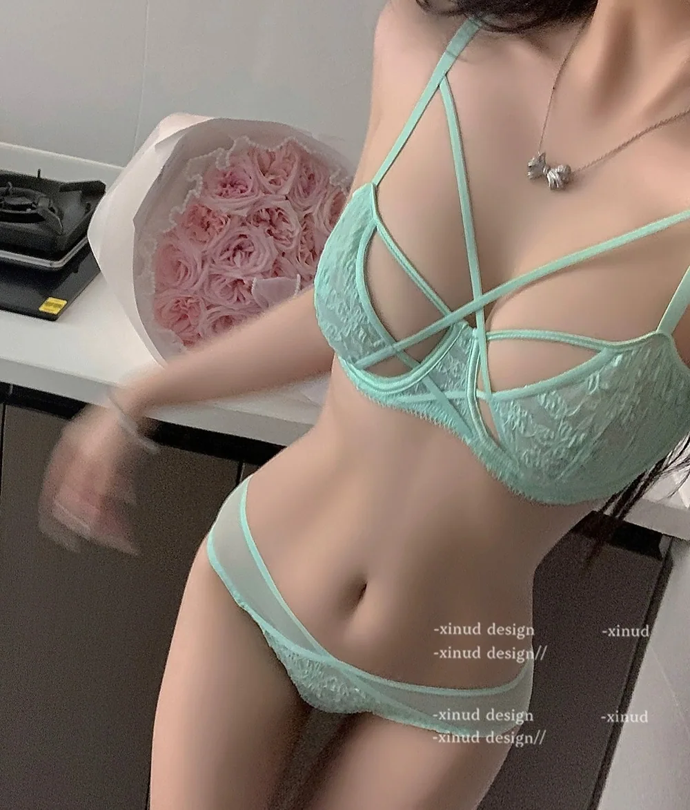Underwear women's big breasts show small sexy straps tempt lace ultra-thin upper support to retract the accessory breasts to sho 8