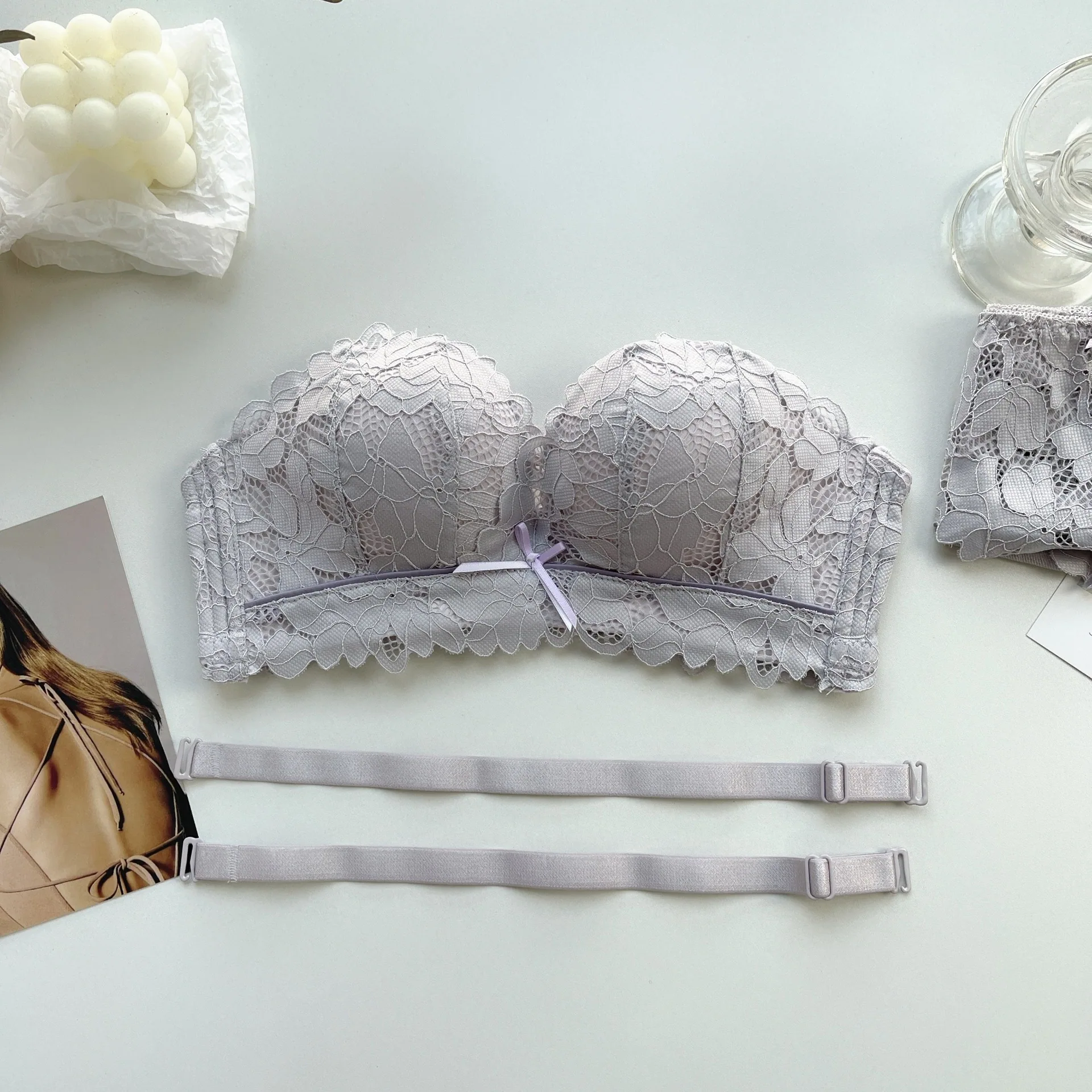 New small-breasted gathering sexy lace underwear adjustable bra with closed breasts and strapless invisible non-slip bra 2