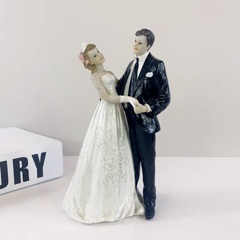 European Character Groom & Groom Resin Crafts Wedding Cake Decoration Baking Gift Wedding Ornaments 2