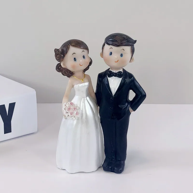 European Character Groom & Groom Resin Crafts Wedding Cake Decoration Baking Gift Wedding Ornaments 7