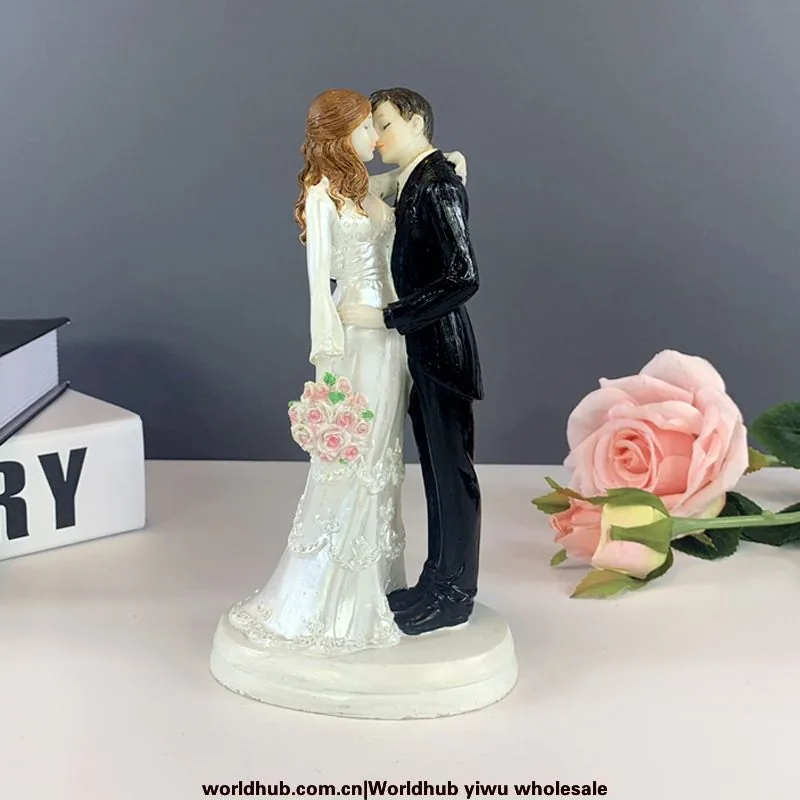 European Character Groom & Groom Resin Crafts Wedding Cake Decoration Baking Gift Wedding Ornaments 5