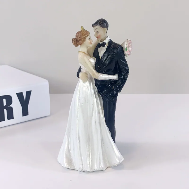 European Character Groom & Groom Resin Crafts Wedding Cake Decoration Baking Gift Wedding Ornaments 8