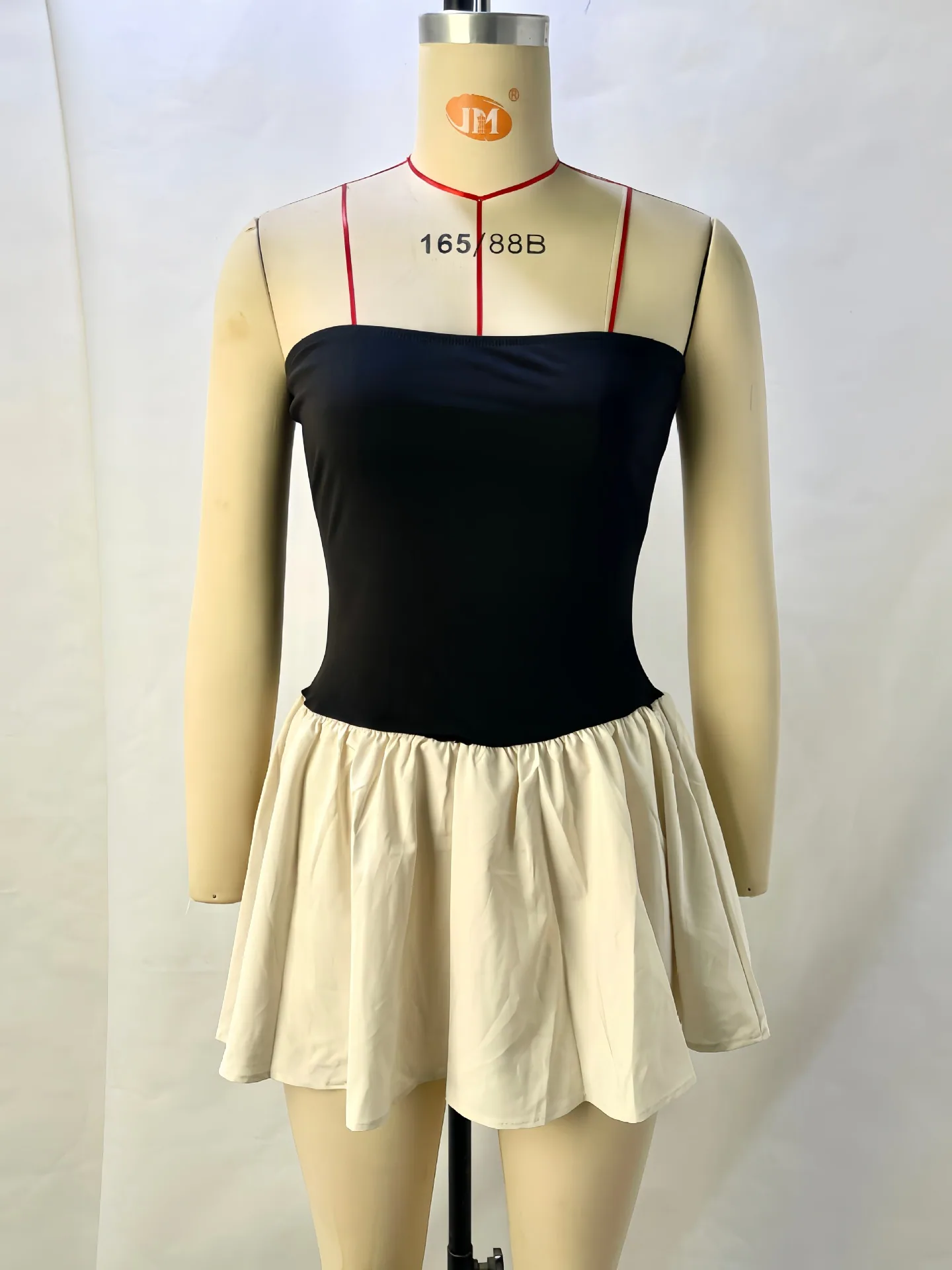 Cross-border European and American women's clothing 2024 summer new fashion one-line collar contrast splicing pleated slim dr