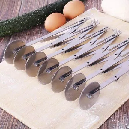 Stainless steel roller knives, cutting knives, churros knives, baking biscuit knives, roller knives, multifunctional pizza cutte 3