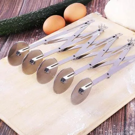 Stainless steel roller knives, cutting knives, churros knives, baking biscuit knives, roller knives, multifunctional pizza cutte 2