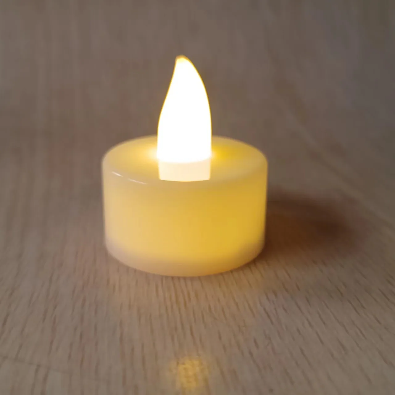 LED electronic candle light small tea wax round smokeless candle led love candle Valentine's Day proposal confession props