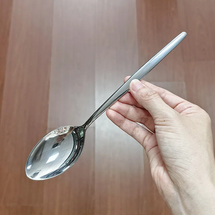 Household stainless steel spoons are mostly used for meals, soup spoons, bibimbap spoons, and pointed spoons for restaurants 12
