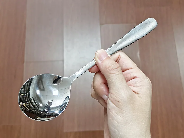 304 stainless steel round spoon Use more bibimbap spoons, soup spoons, dessert soups, home utensils, round-headed spoons 9