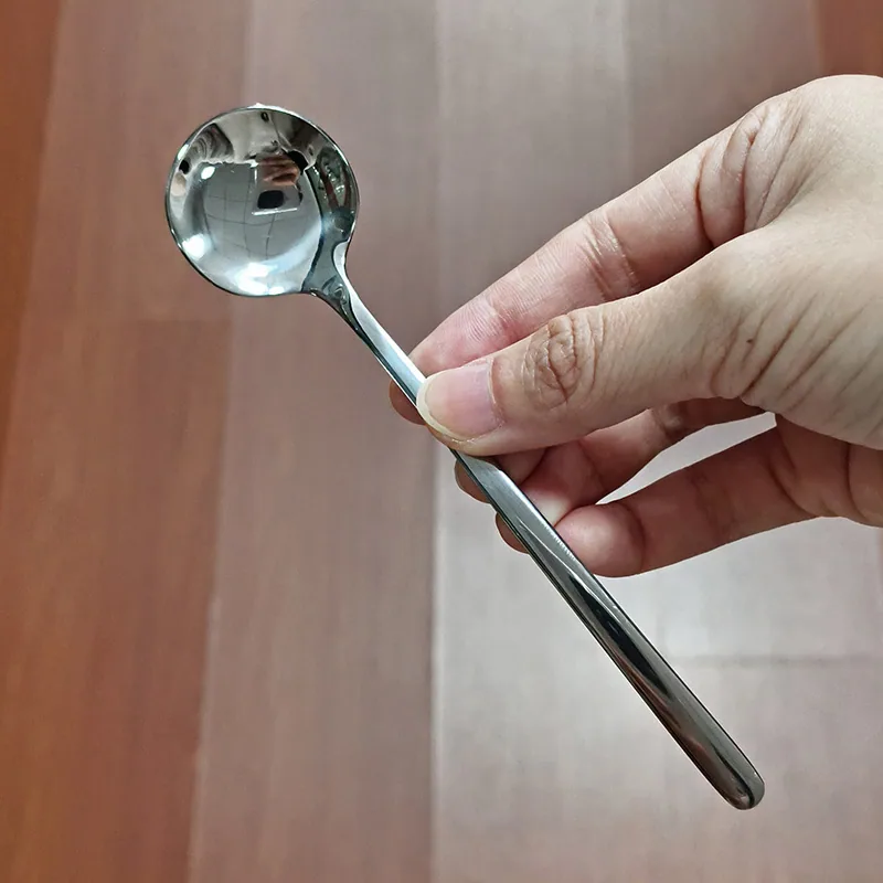 Stainless steel small round spoons are mostly used for spooning spoons, small spoons, restaurant afternoon tea dessert spoons, s 5