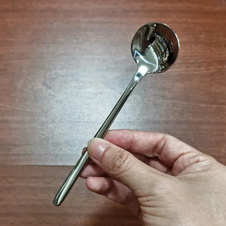 Stainless steel small round spoons are mostly used for spooning spoons, small spoons, restaurant afternoon tea dessert spoons, s 9