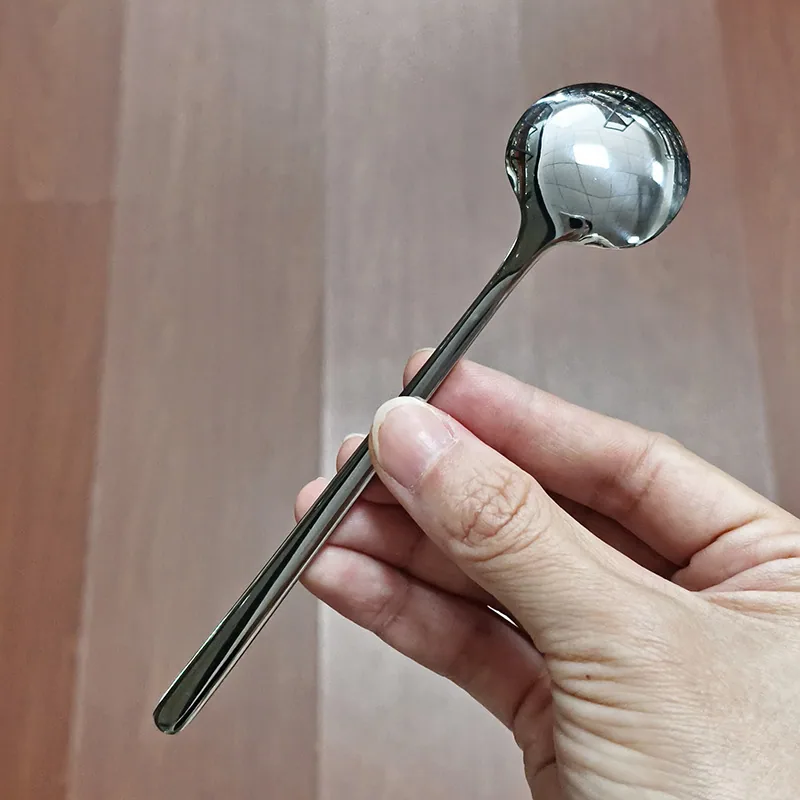 Stainless steel small round spoons are mostly used for spooning spoons, small spoons, restaurant afternoon tea dessert spoons, s 4