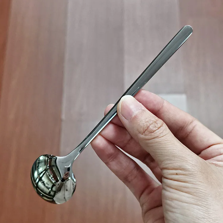Stainless steel small round spoons are mostly used for spooning spoons, small spoons, restaurant afternoon tea dessert spoons, s 11