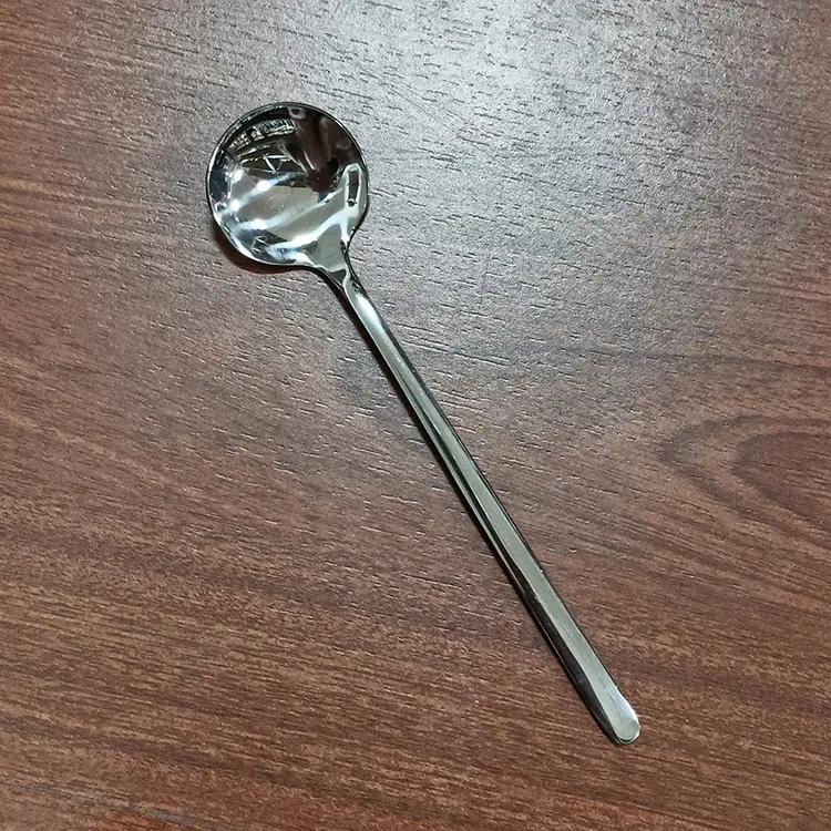 Stainless steel small round spoons are mostly used for spooning spoons, small spoons, restaurant afternoon tea dessert spoons, s 13