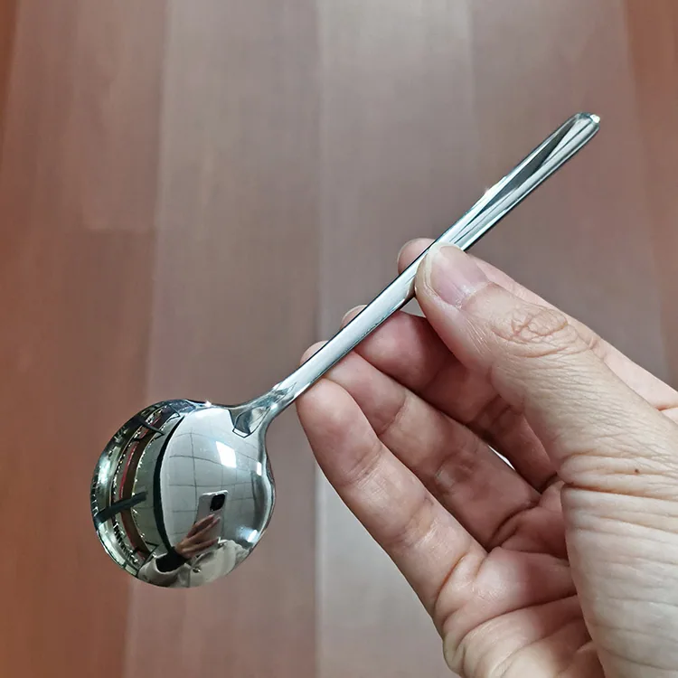 Stainless steel small round spoons are mostly used for spooning spoons, small spoons, restaurant afternoon tea dessert spoons, s 12