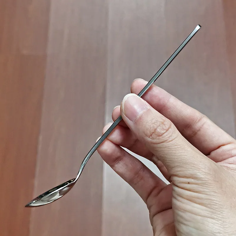 Stainless steel small round spoons are mostly used for spooning spoons, small spoons, restaurant afternoon tea dessert spoons, s 6