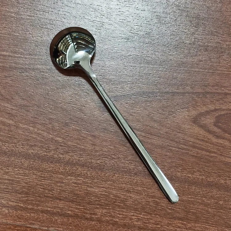Stainless steel small round spoons are mostly used for spooning spoons, small spoons, restaurant afternoon tea dessert spoons, s 14