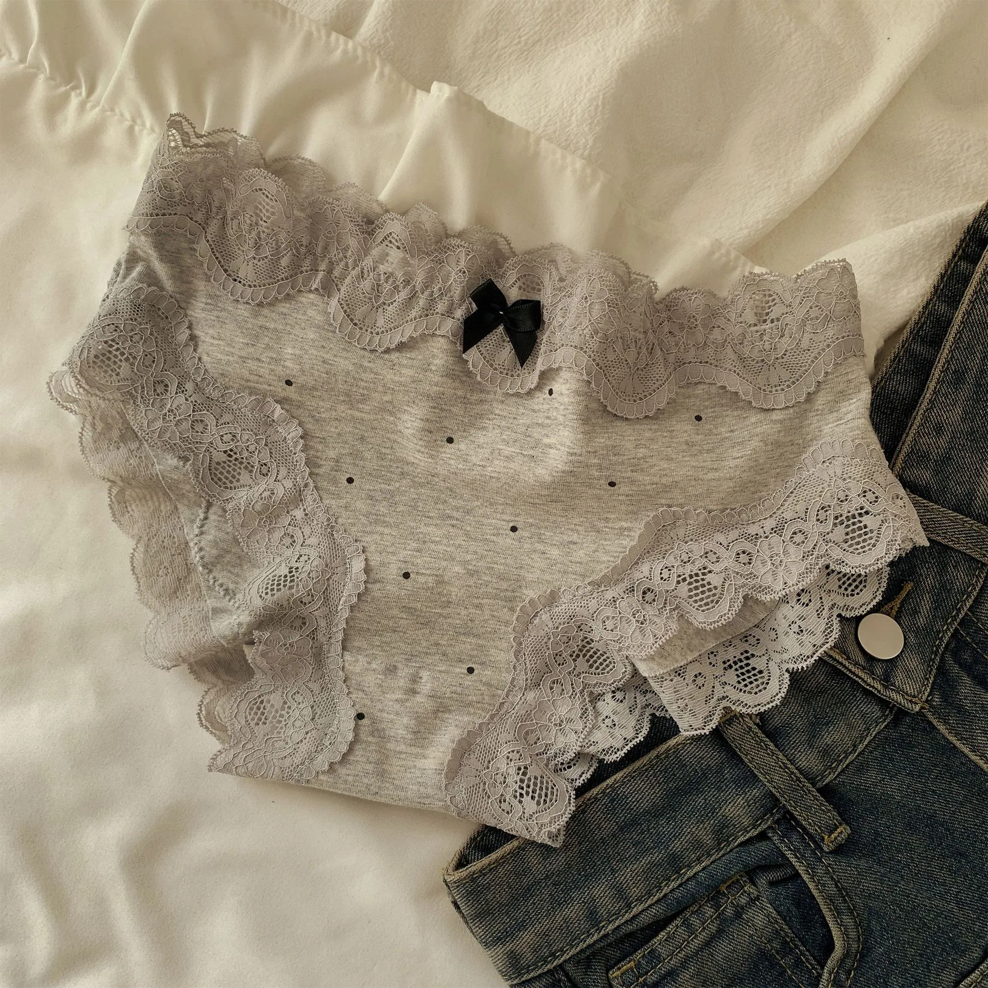 Four Seasons New Senri and Yefa Style Retro Style Lace Edge Womens Triangle Pants 2025 Underwear Womens Pure Cotton Crotch