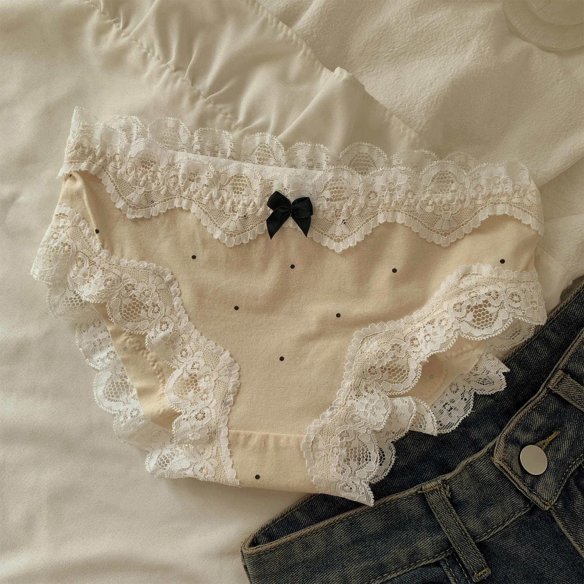 Four Seasons New Senri and Yefa Style Retro Style Lace Edge Womens Triangle Pants 2025 Underwear Womens Pure Cotton Crotch 2
