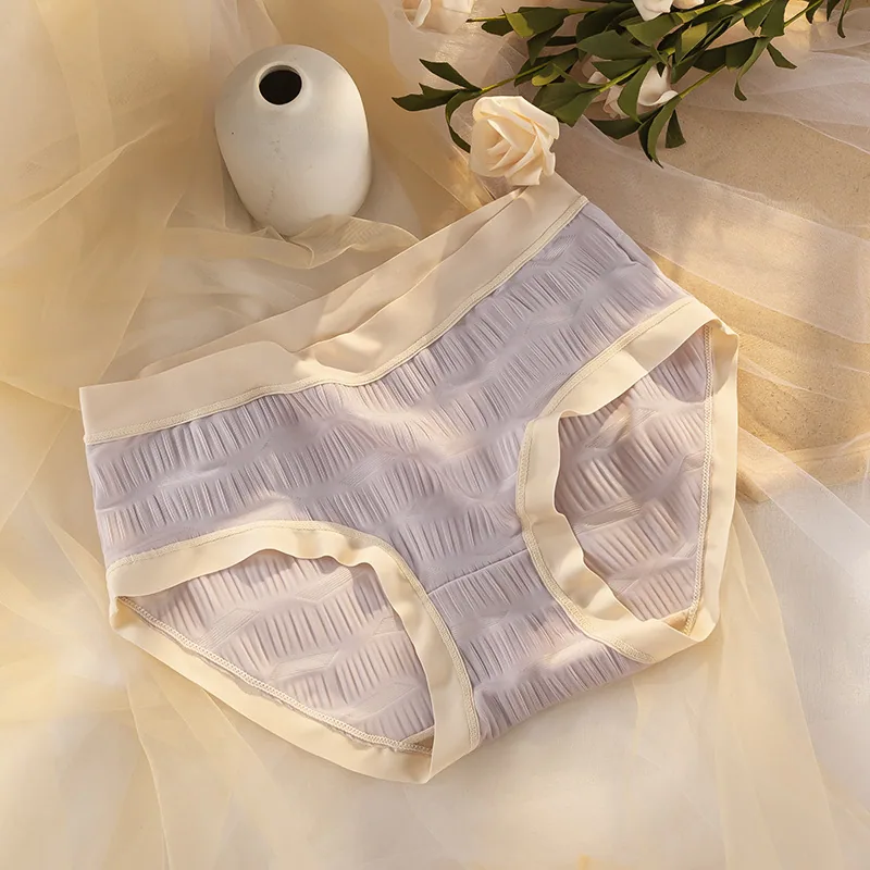 Seamless ice silk underwear for women in summer, thin design, mid waist, anti glare, breathable, antibacterial crotch, comfor tr 4