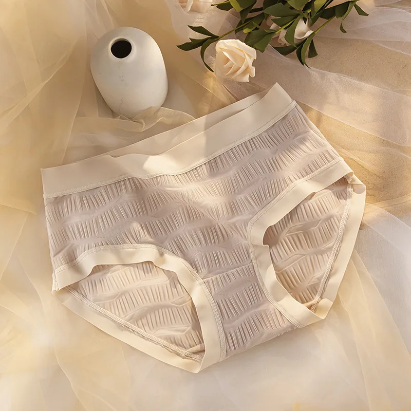 Seamless ice silk underwear for women in summer, thin design, mid waist, anti glare, breathable, antibacterial crotch, comfor tr 5