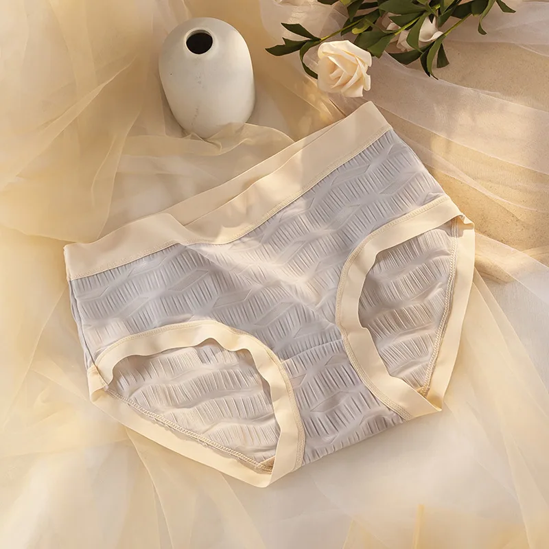 Seamless ice silk underwear for women in summer, thin design, mid waist, anti glare, breathable, antibacterial crotch, comfor tr 2