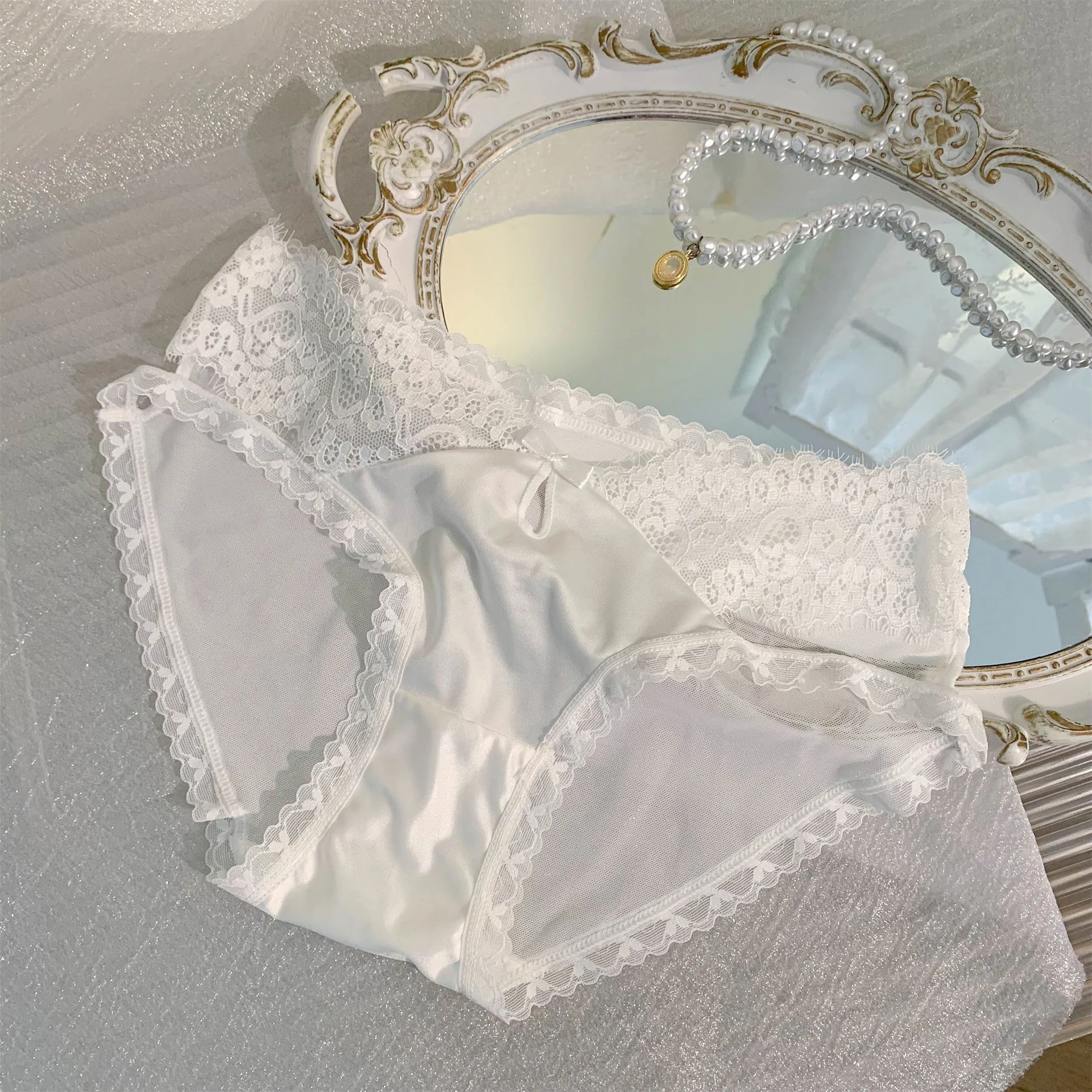 Flower Between Mist Shadows~ French Style Womens Sexy Underwear Hollow Pure Desire Style Lace Girl No Trace Breathable Triang