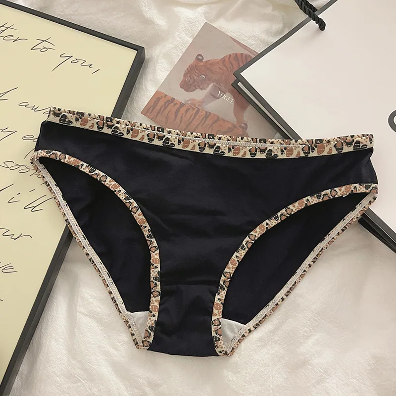 Sports milk leopard underwear for women, pure cotton, comfor and simple triangular underwear with leopard print edges, spring