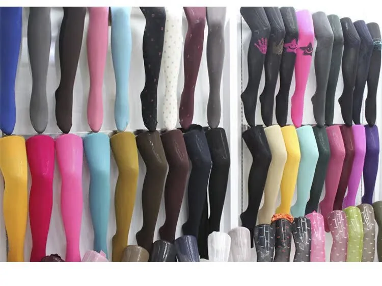 Clothing stores can hang plastic female leg molds, long-leg socks molds, foot molds, stockings model props simulations 2