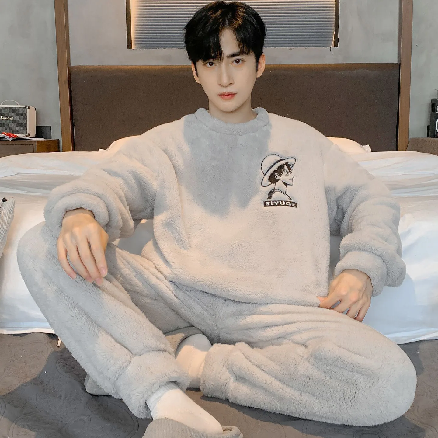 180 catties plus size pajamas for men in autumn and winter thickened and velvet long-sleeved warm pullover home clothes two-piece set 4