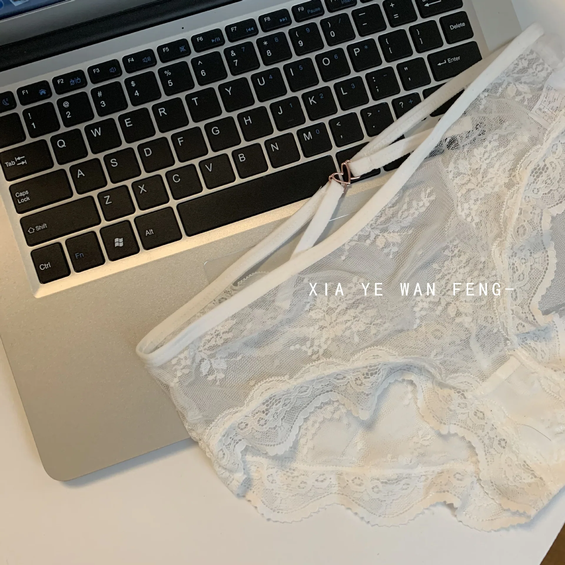 Heißes Herz, Pfirsich, keine Spur, sexy Spitzen-Damenunterwäsche, reine Baumwolle, dünne, hohle transparente Mesh-Dreieckshose
